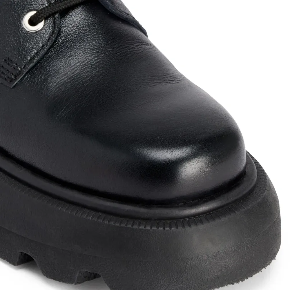 Лоферы на шнуровке