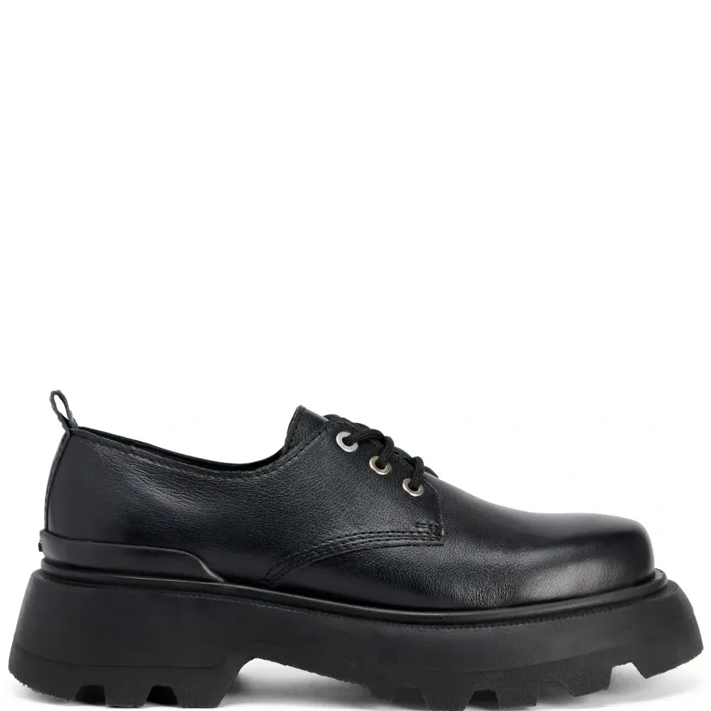 Лоферы на шнуровке