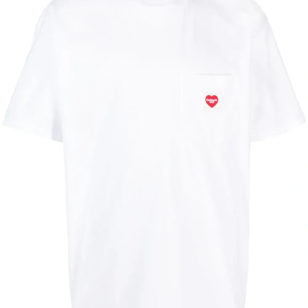 Футболка с нашивкой-логотипом