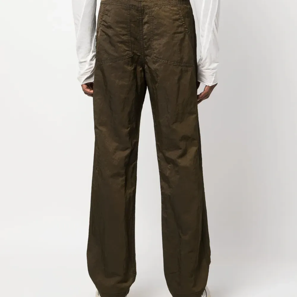 Прямые брюки с жатым эффектом