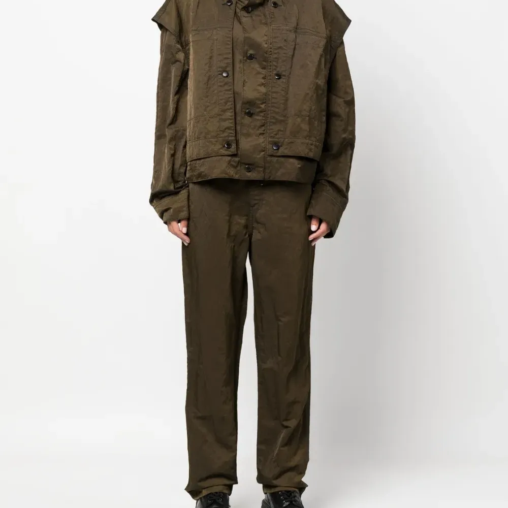 Прямые брюки с жатым эффектом