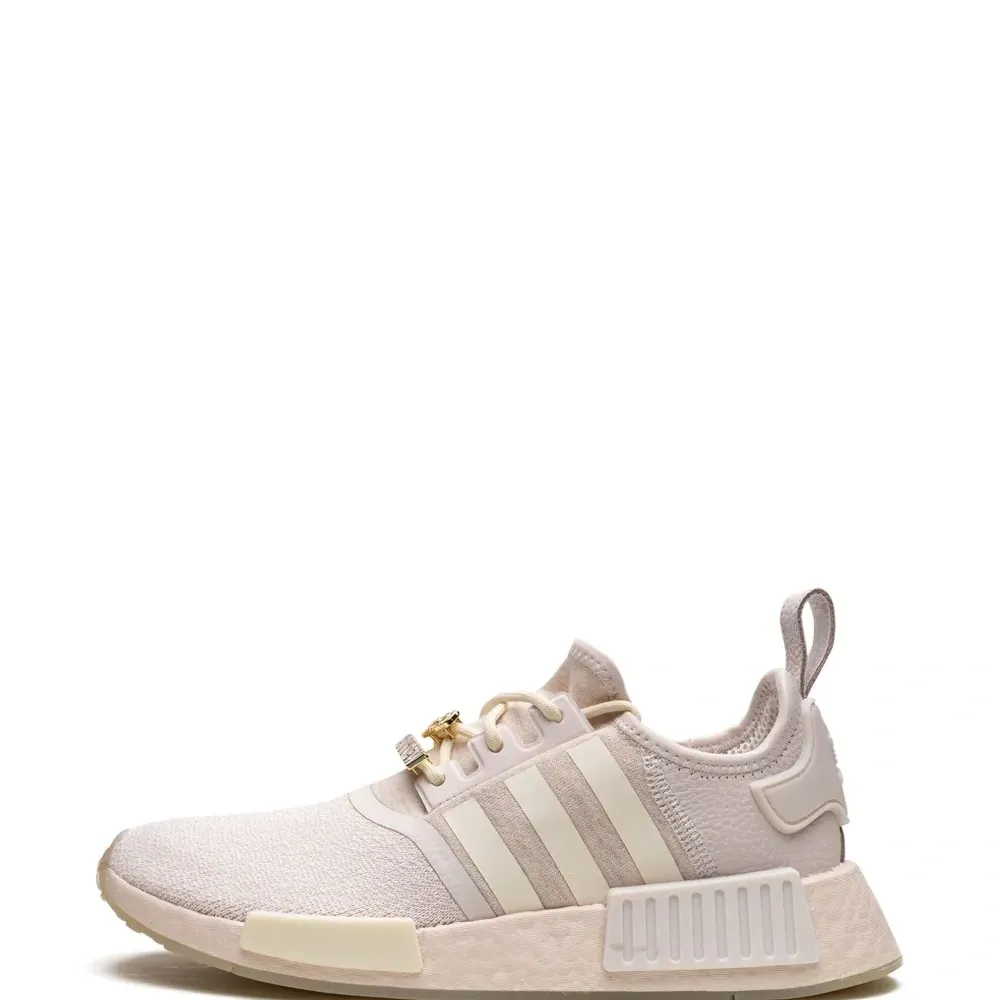 Кроссовки NMD_R1 из коллаборации с Keni Harrison