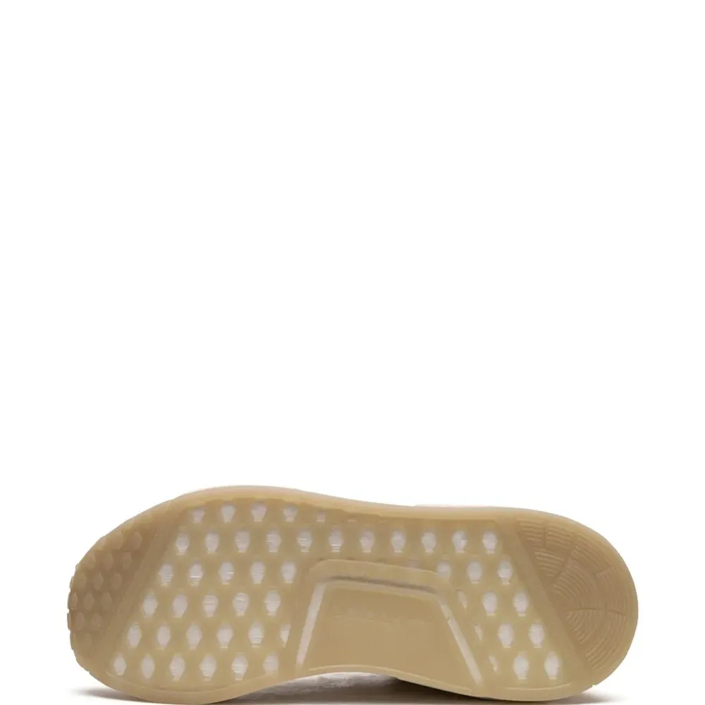 Кроссовки NMD_R1 из коллаборации с Keni Harrison