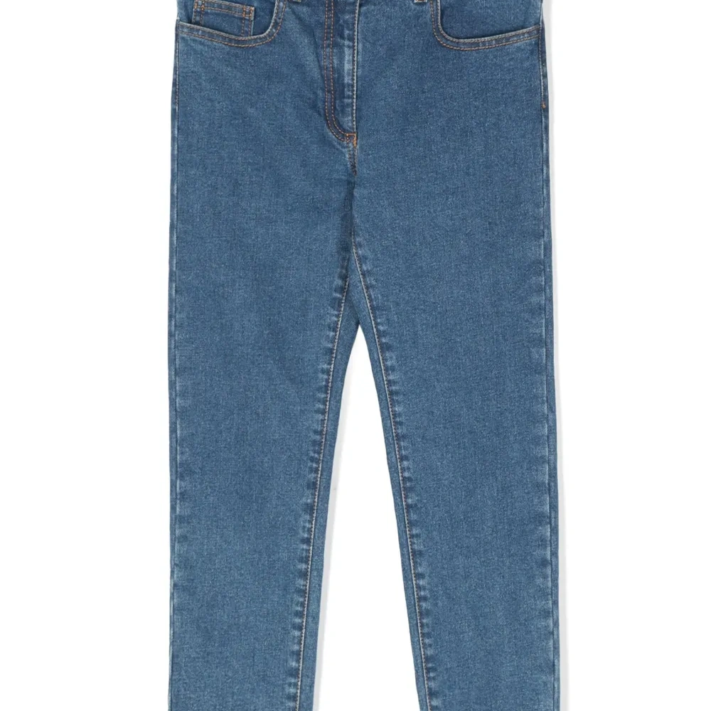 Прямые джинсы с вышитым логотипом