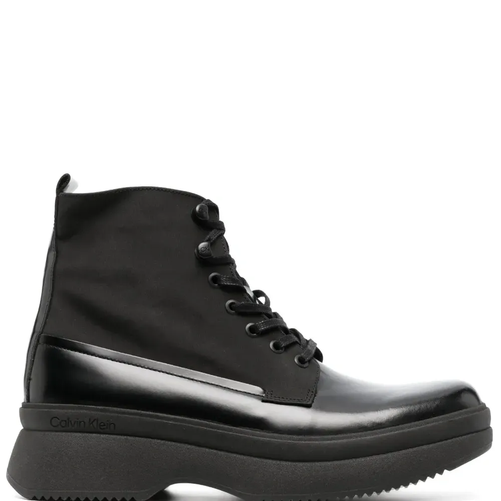 Ботинки на шнуровке