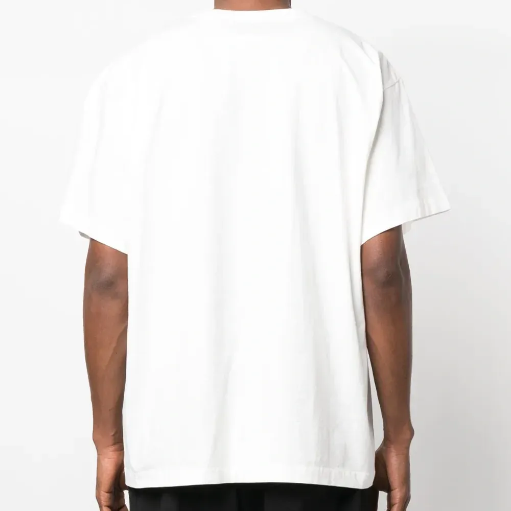 Футболка с нашивкой-логотипом