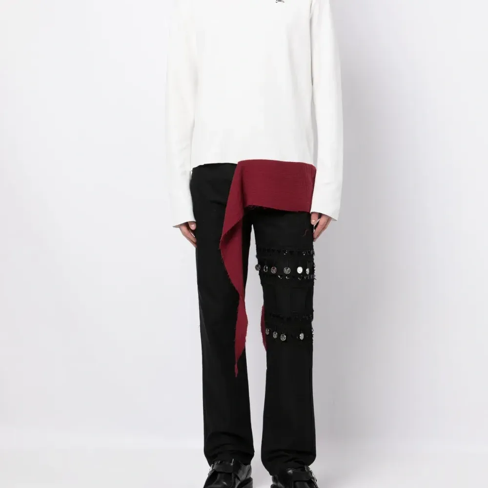 Топ асимметричного кроя с необработанными краями