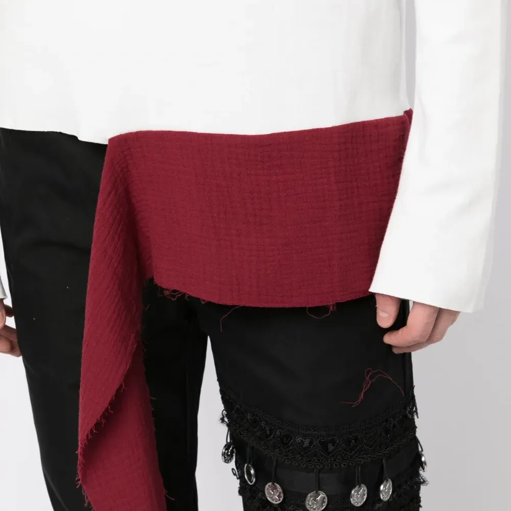 Топ асимметричного кроя с необработанными краями