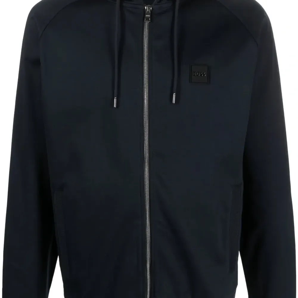 Худи с кулиской и нашивкой-логотипом