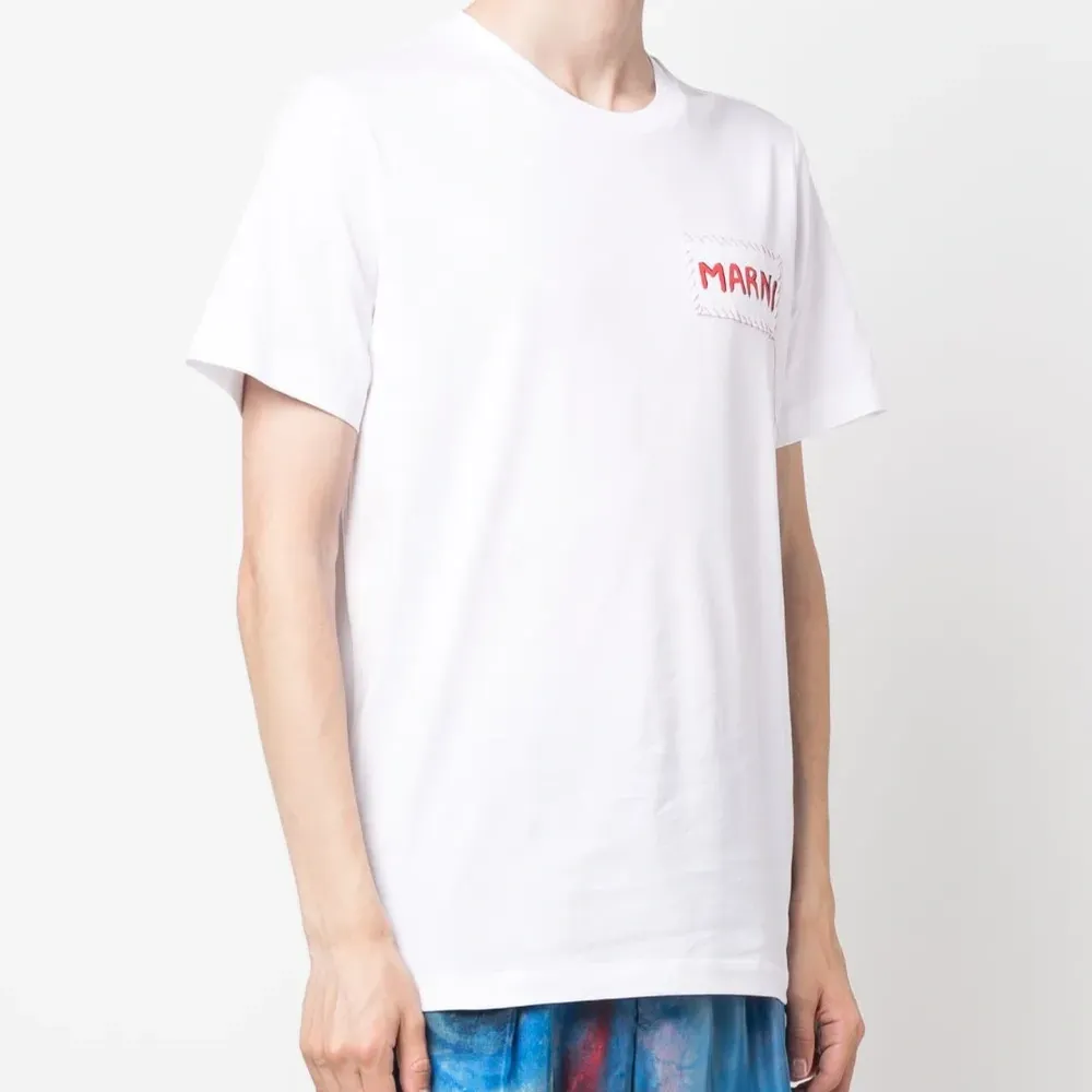 Футболка с нашивкой-логотипом