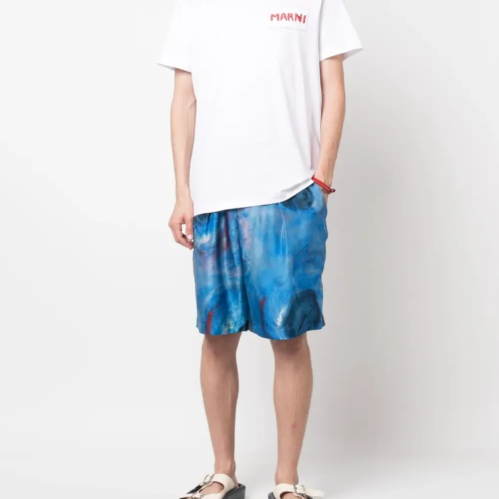 Футболка с нашивкой-логотипом