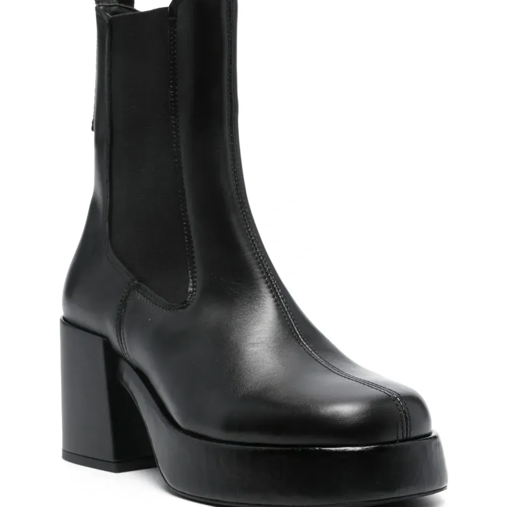 Массивные ботинки челси