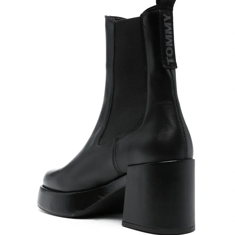 Массивные ботинки челси