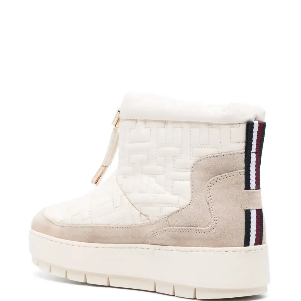 Зимние ботинки на платформе с монограммой