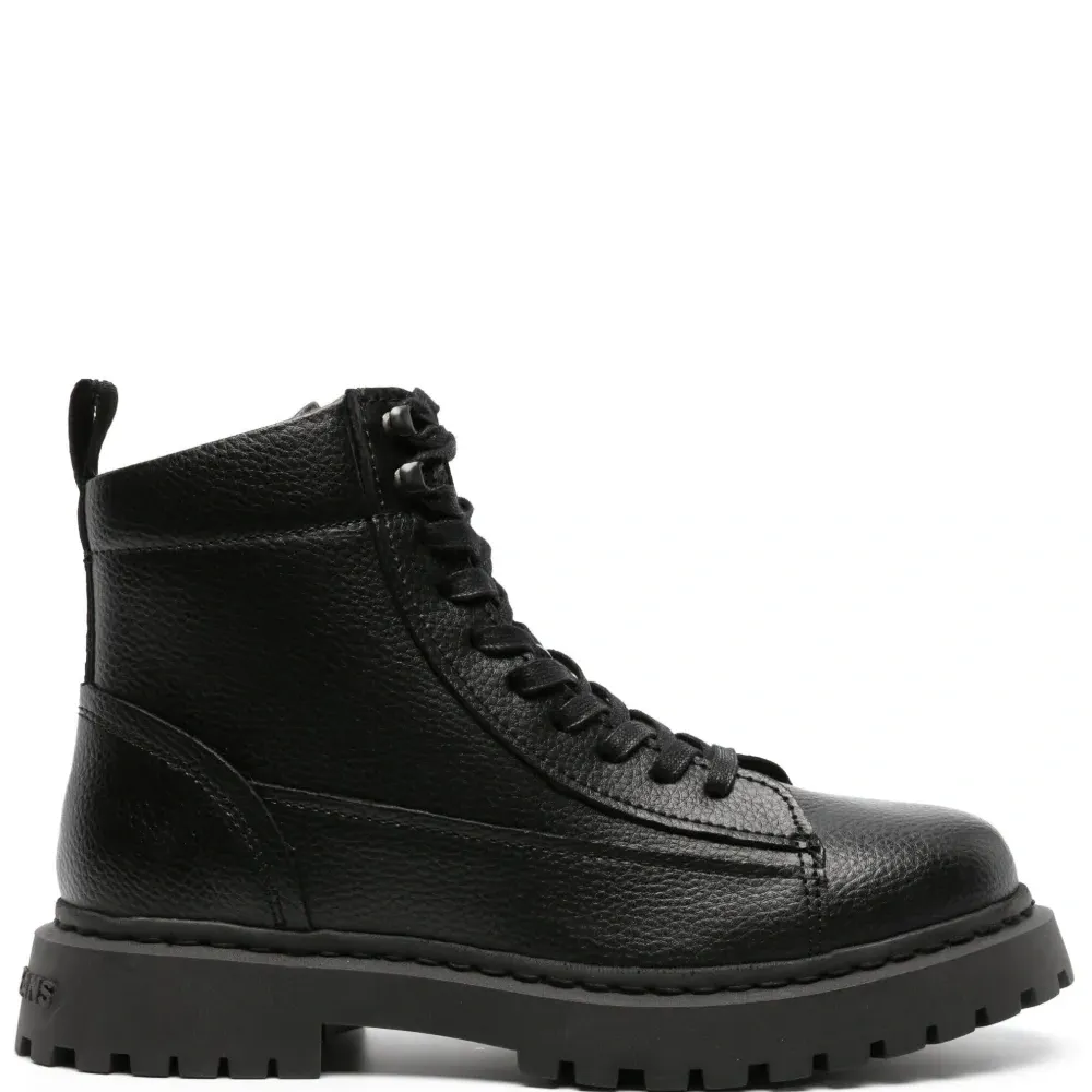 Ботинки на шнуровке