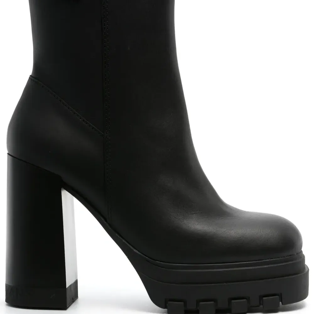 Ботильоны с логотипом