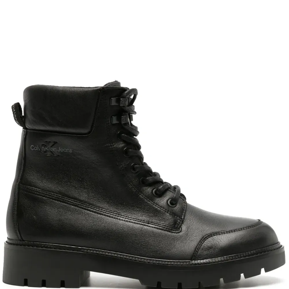 Ботинки с нашивкой-логотипом