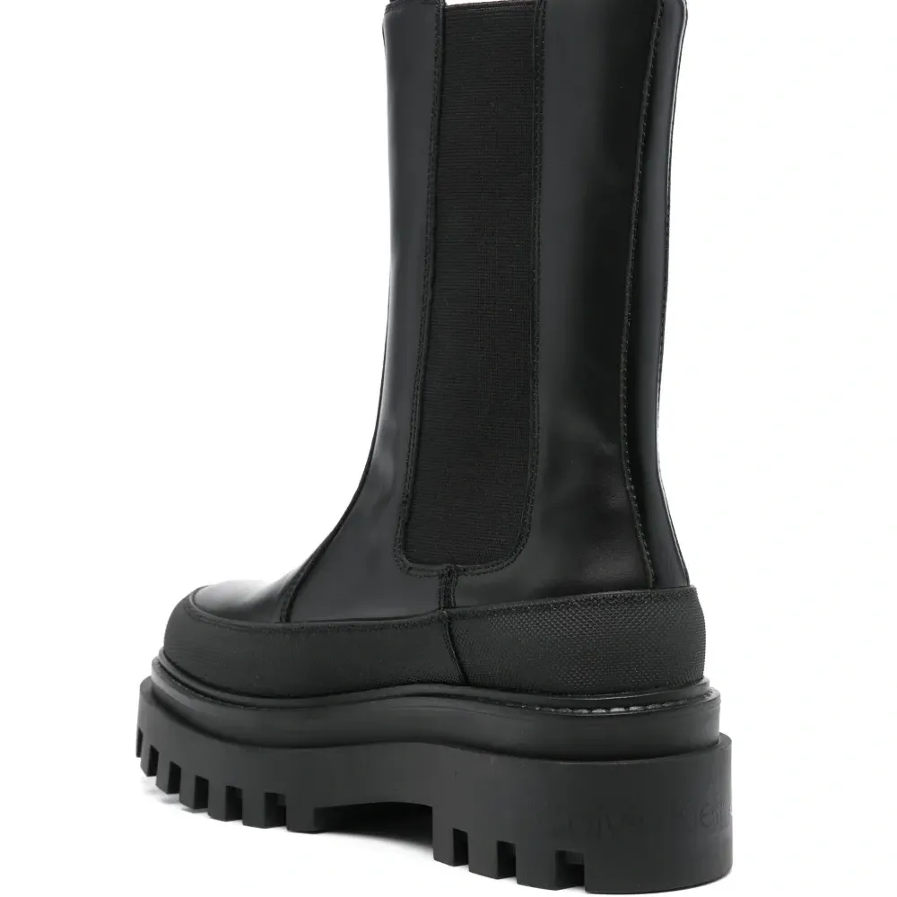 Ботинки челси на массивной подошве