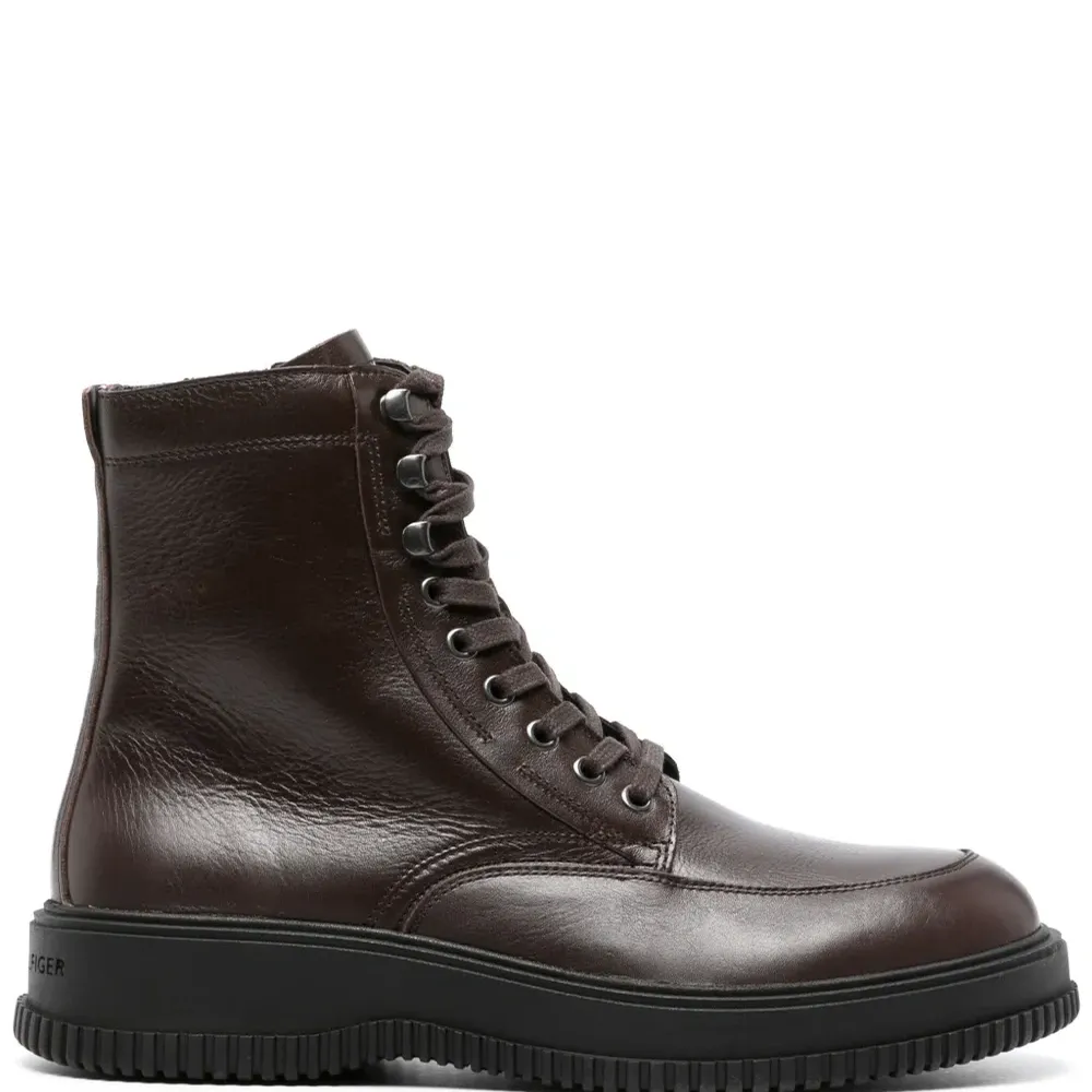 Ботинки с тисненым логотипом