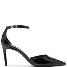 Туфли с заостренным носком