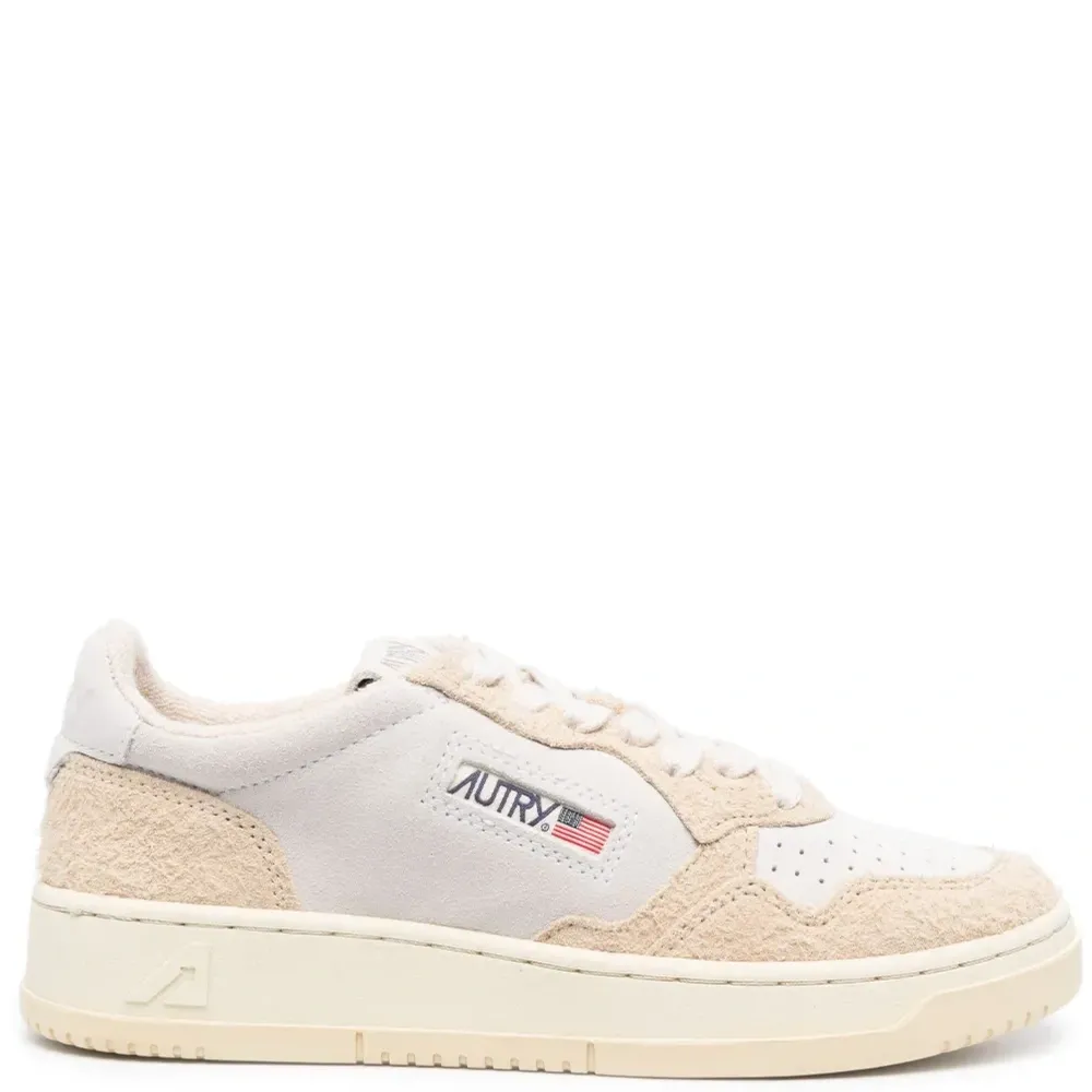 Кроссовки с нашивкой-логотипом