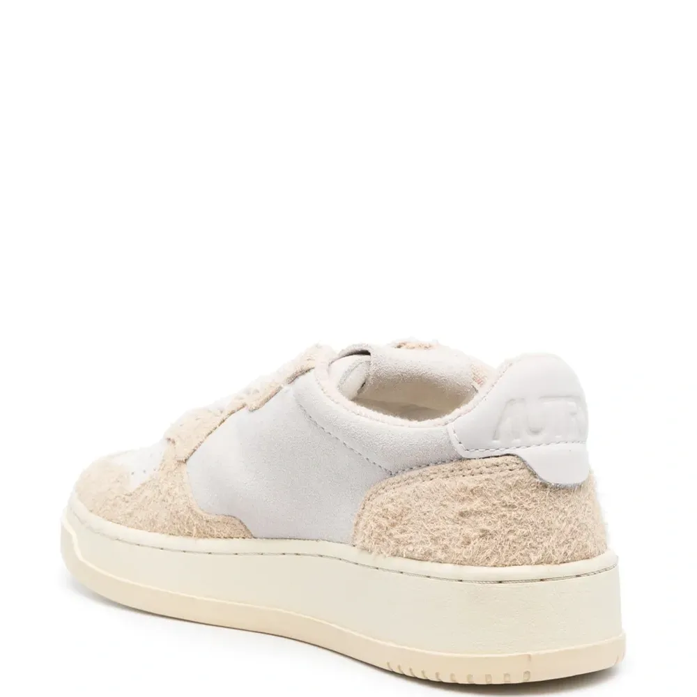 Кроссовки с нашивкой-логотипом