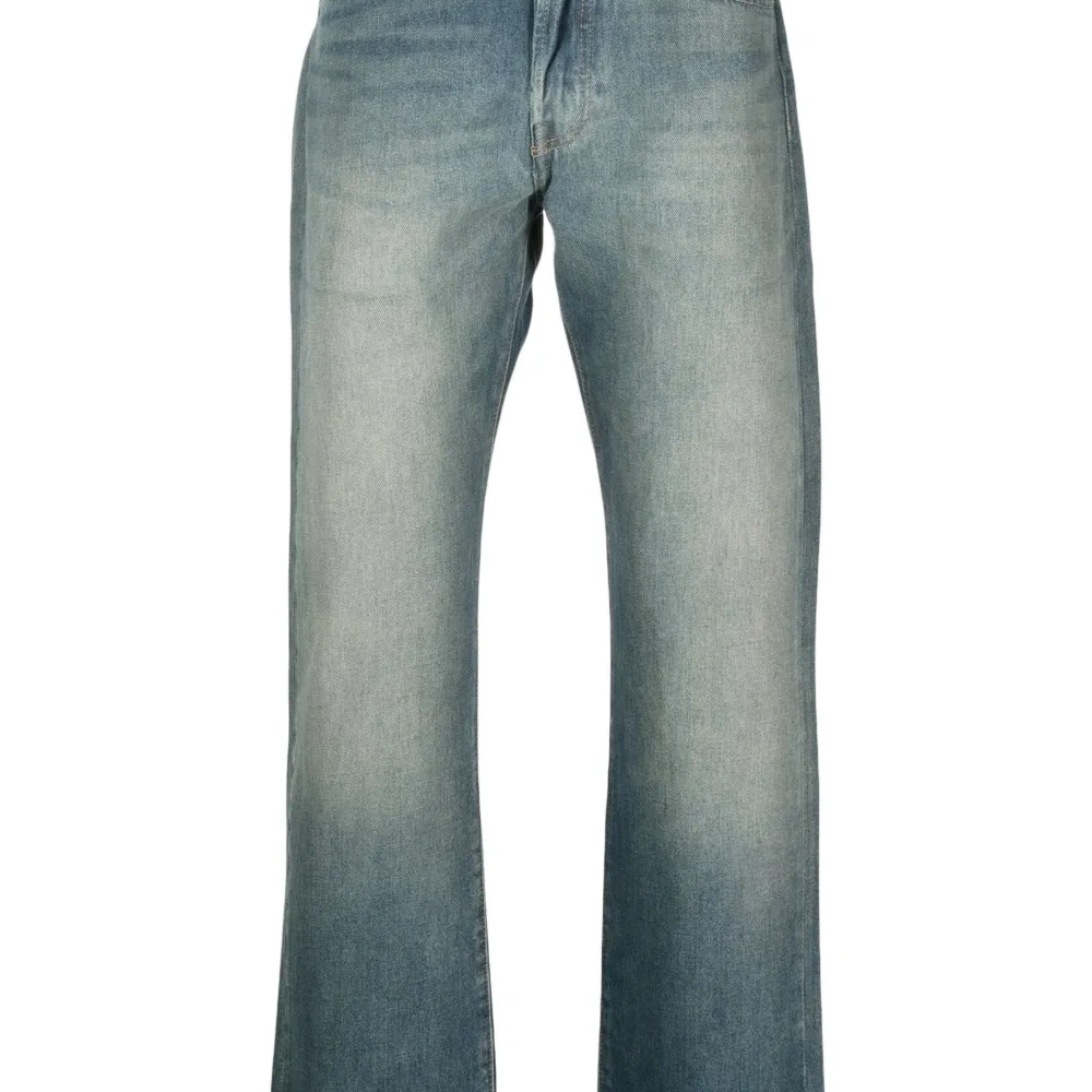 Прямые джинсы