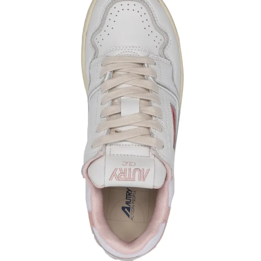 Кроссовки с логотипом