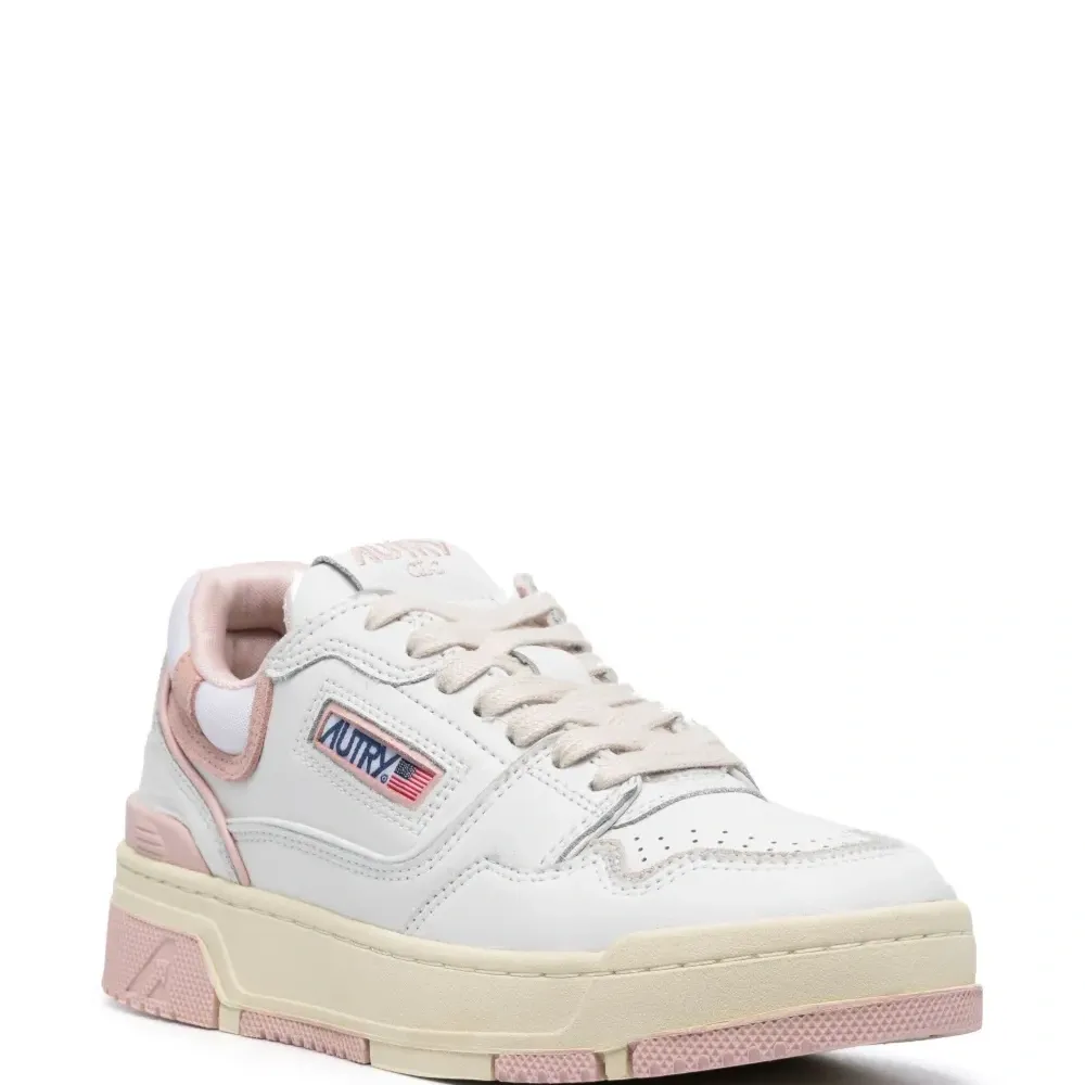 Кроссовки с логотипом