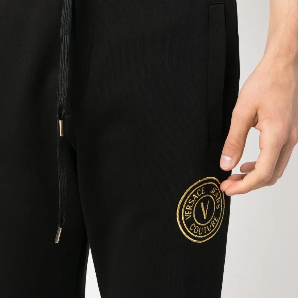 Спортивные брюки с вышитым логотипом