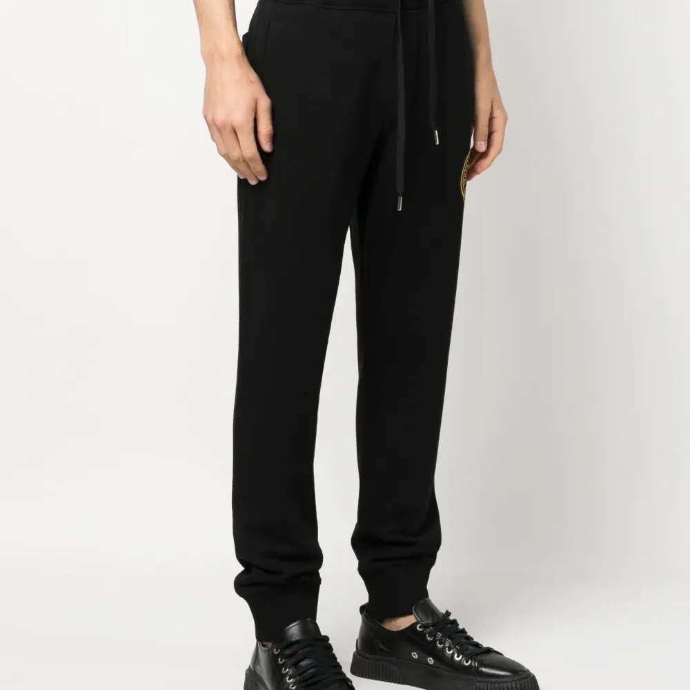 Спортивные брюки с вышитым логотипом