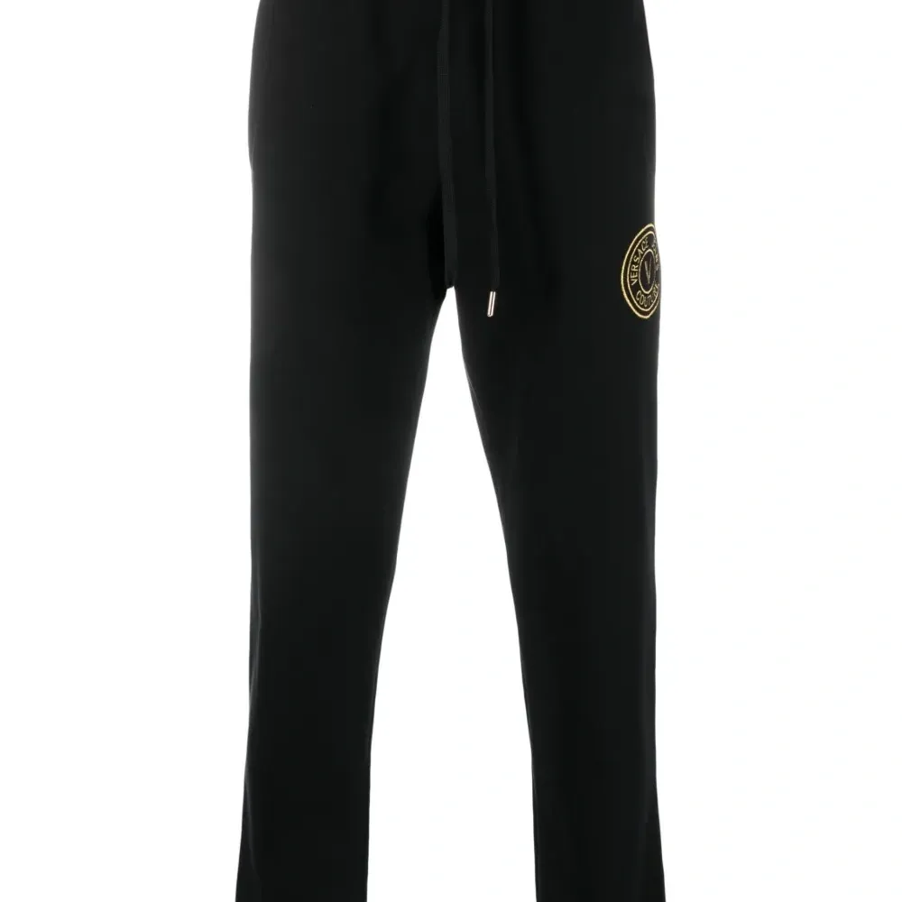 Спортивные брюки с вышитым логотипом