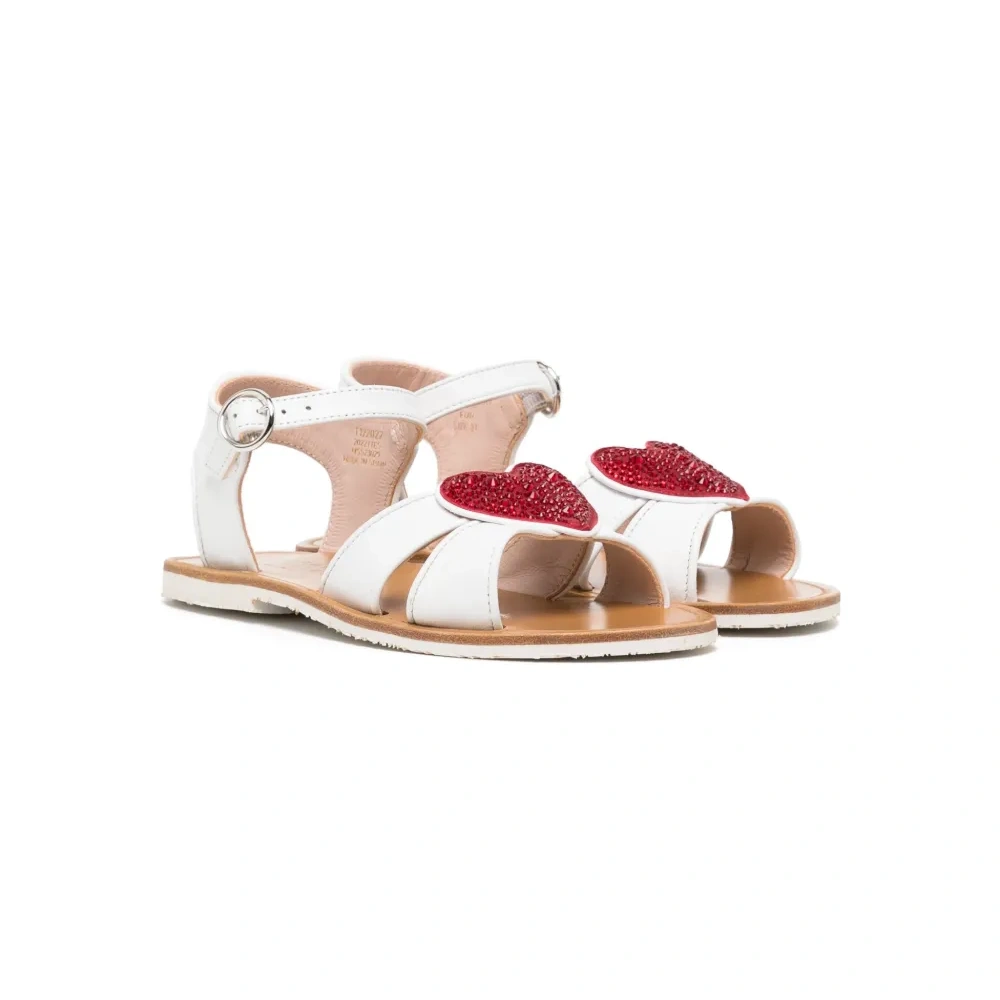 Сандалии с вырезами и нашивкой