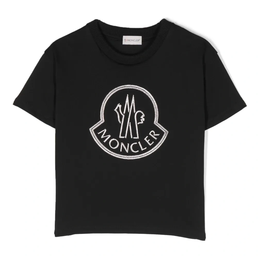 Футболка с вышитым логотипом