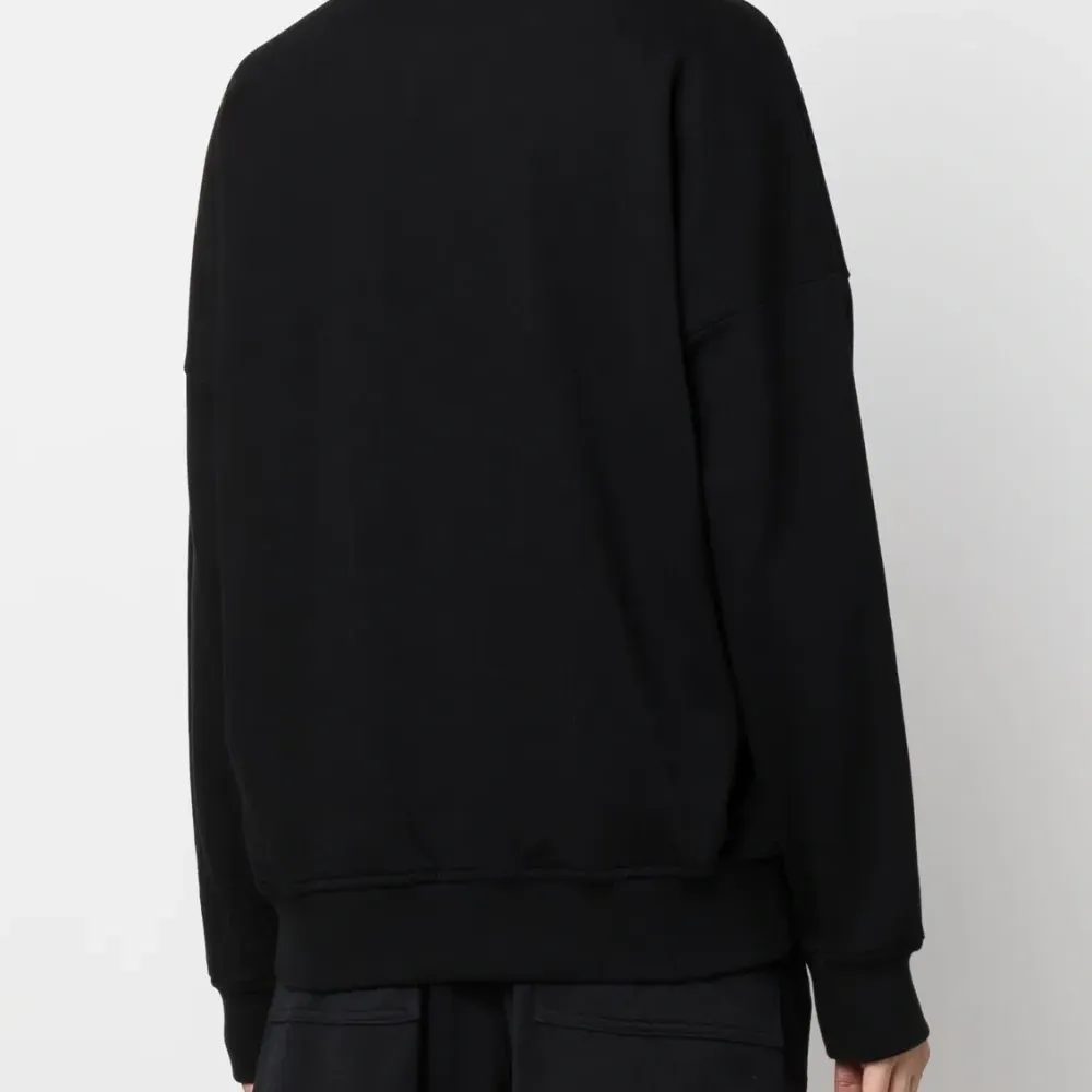 Толстовка с вышитым логотипом