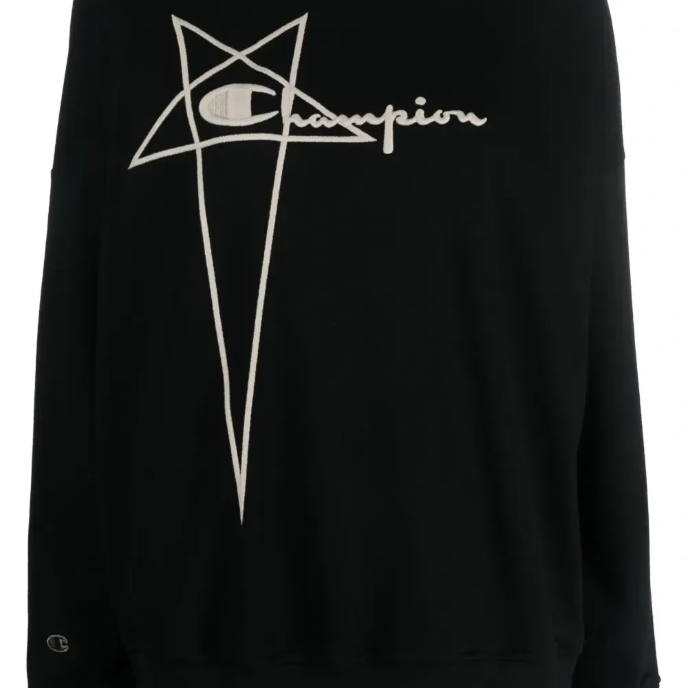 Толстовка с вышитым логотипом