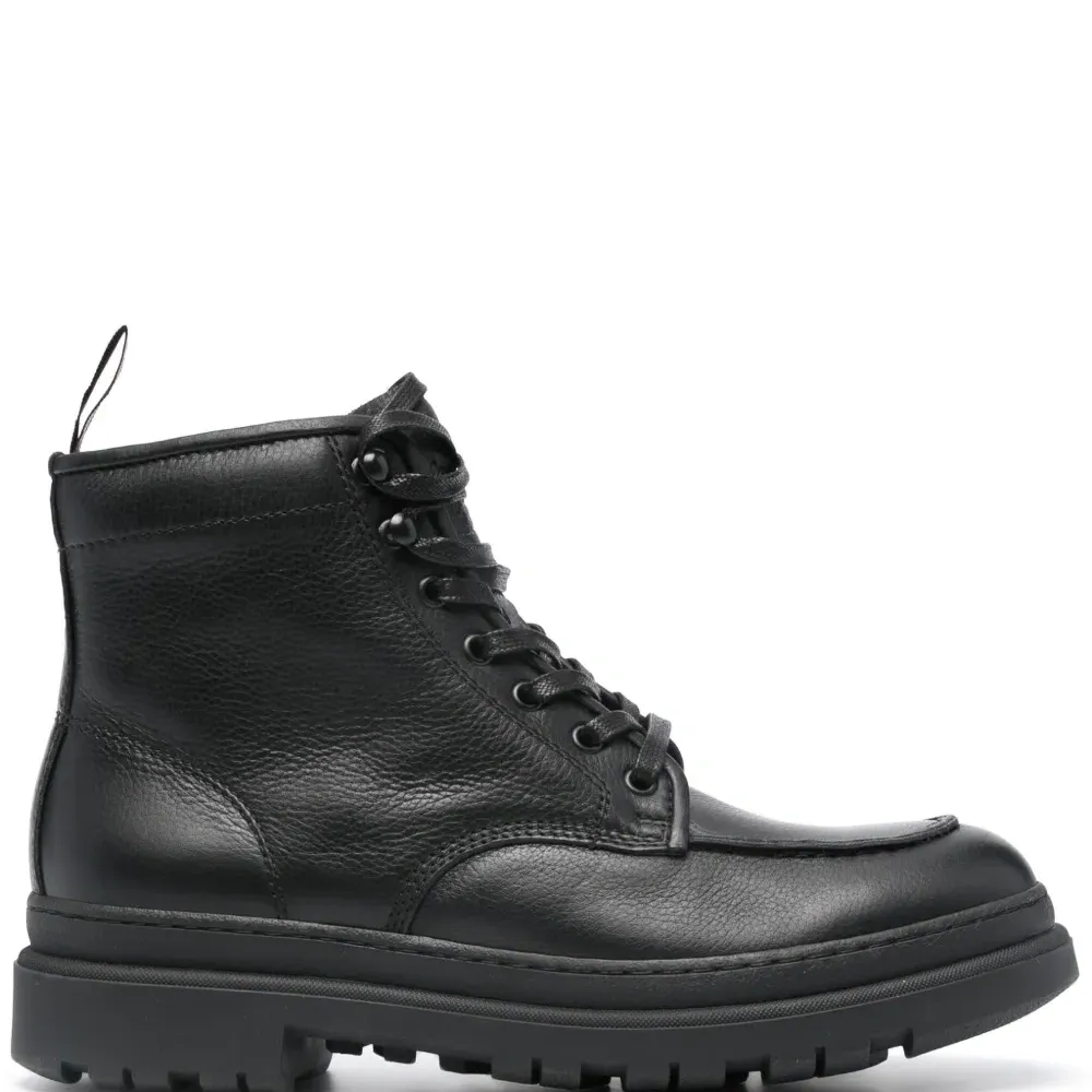 Ботинки на шнуровке