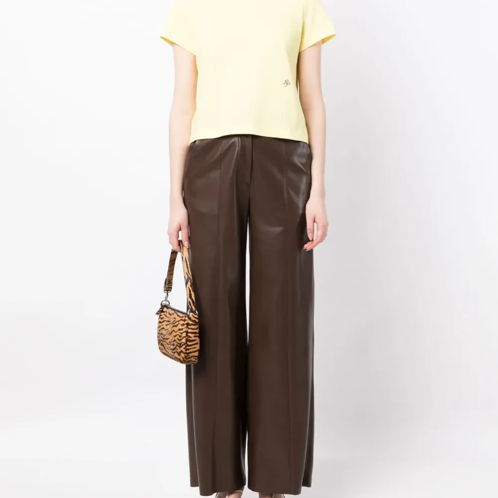 Укороченная футболка