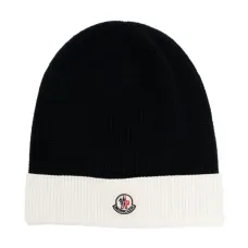 Шапка бини с нашивкой-логотипом