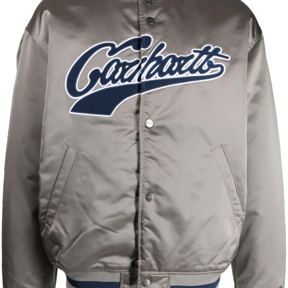 Бомбер с нашивкой-логотипом