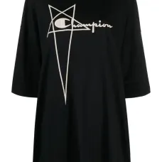 Футболка с вышитым логотипом Футболка с вышитым логотипом