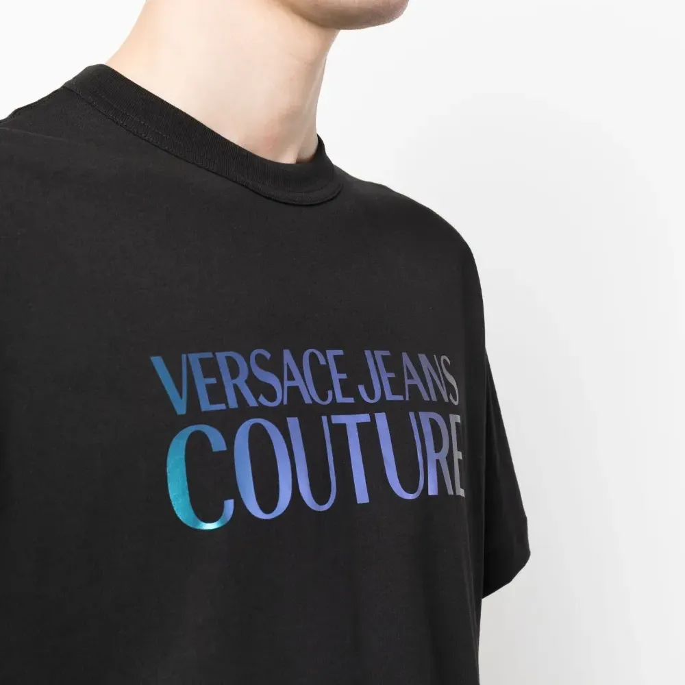 Футболка с логотипом