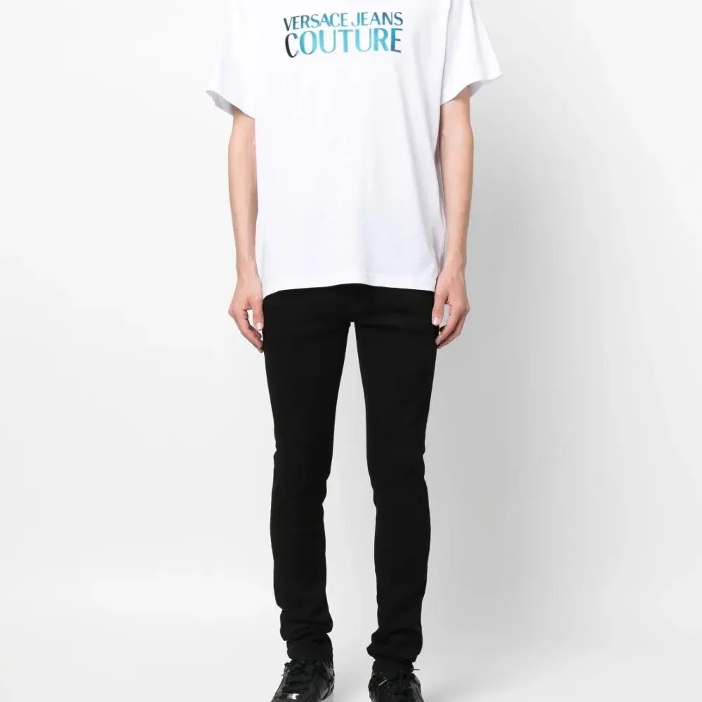 Футболка с логотипом