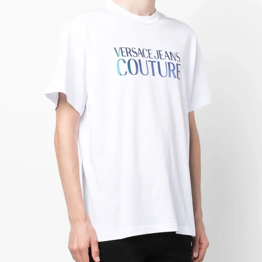 Футболка с логотипом