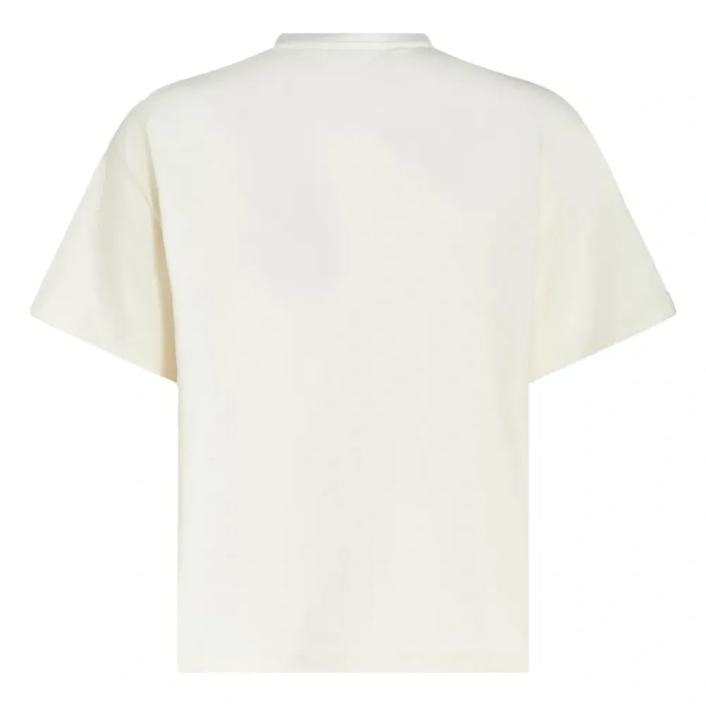 Футболка с вышитым логотипом