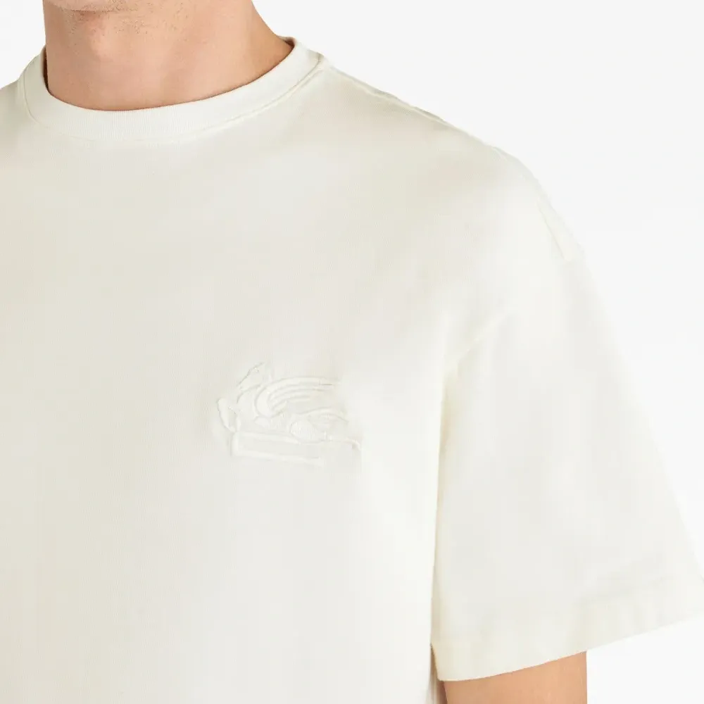 Футболка с вышитым логотипом