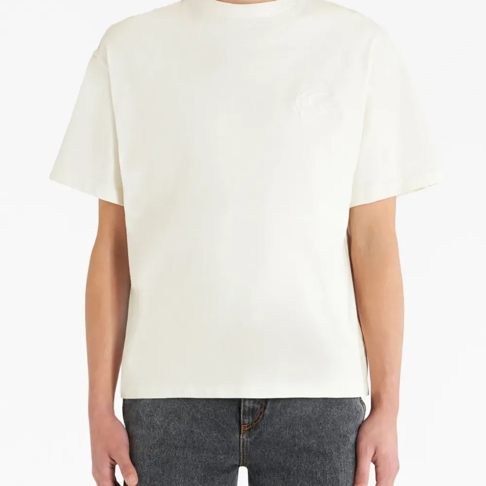 Футболка с вышитым логотипом