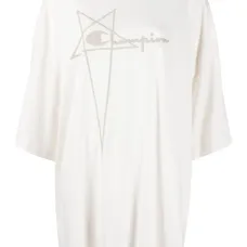 Футболка с вышитым логотипом Футболка с вышитым логотипом