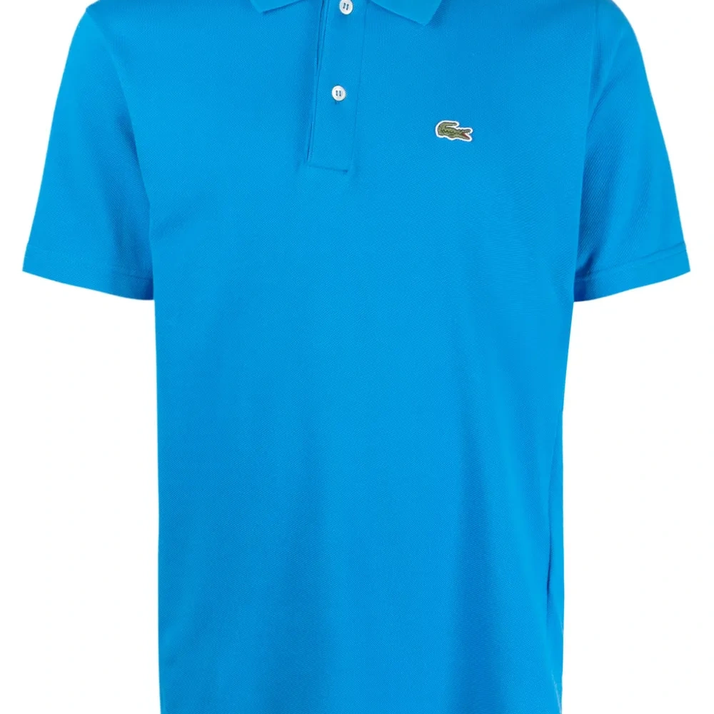 Рубашка поло асимметричного кроя из коллаборации с Lacoste