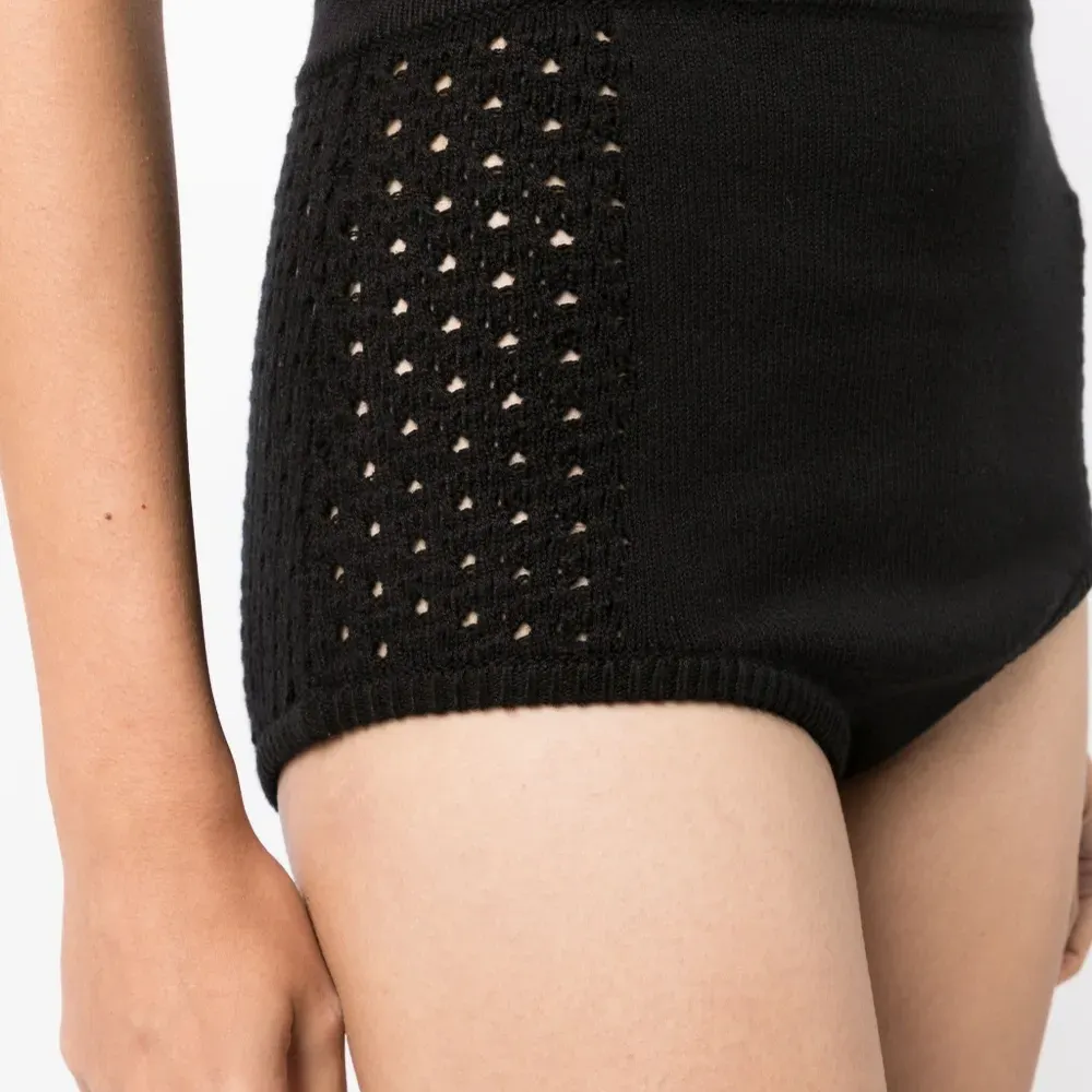 Короткие шорты Kira в технике кроше